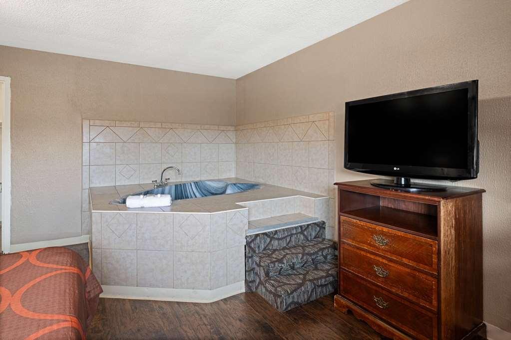 Rodeway Inn Youngstown Δωμάτιο φωτογραφία