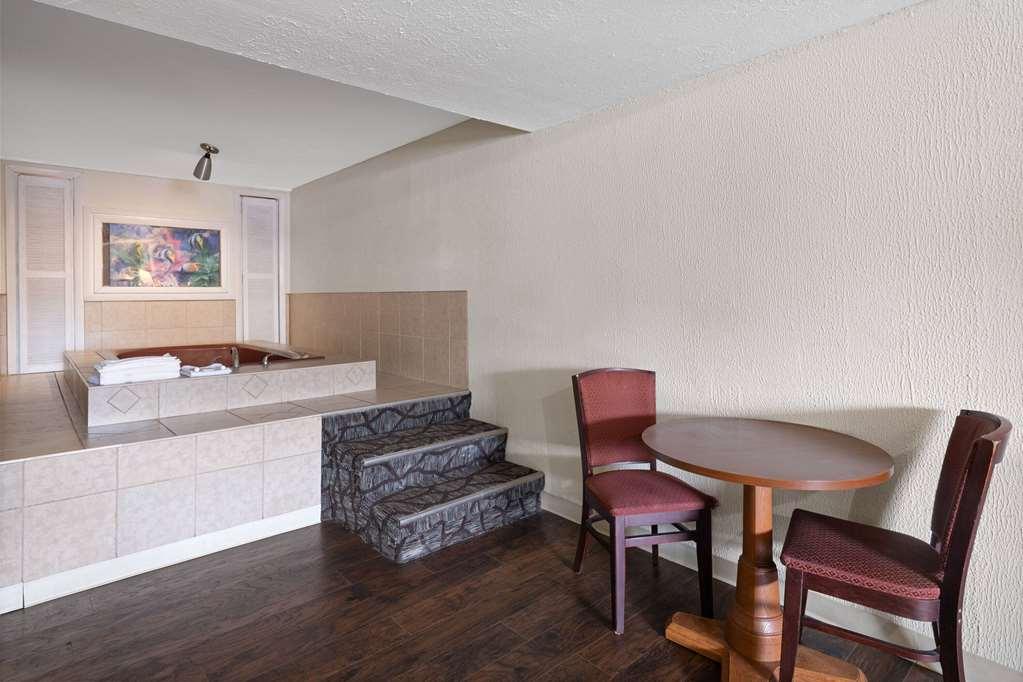 Rodeway Inn Youngstown Δωμάτιο φωτογραφία