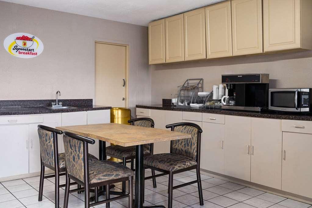 Rodeway Inn Youngstown Ανέσεις φωτογραφία